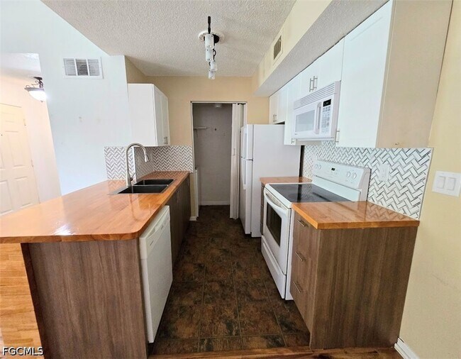 Building Photo - 12630 Equestrian Cir
