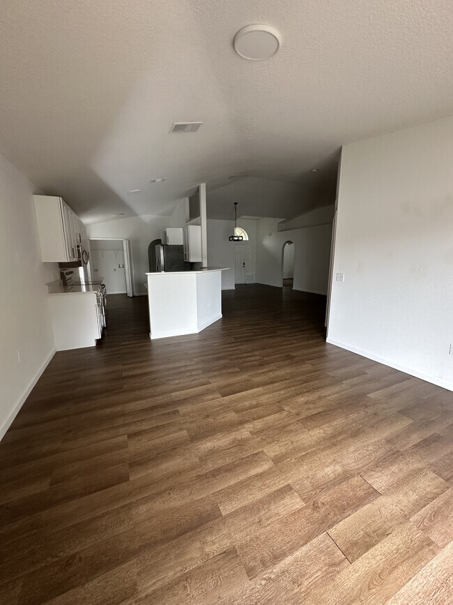 Building Photo - 703 Flagstone St