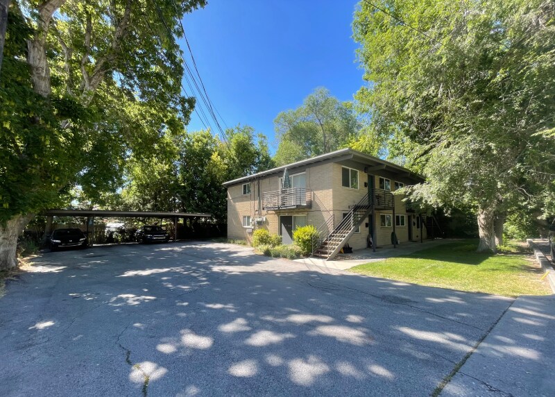 Building Photo - 831 E Stratford Ave