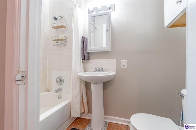 Building Photo - 203 Rogersville Rd