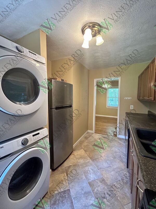 Building Photo - 4306 Hillcrest Dr