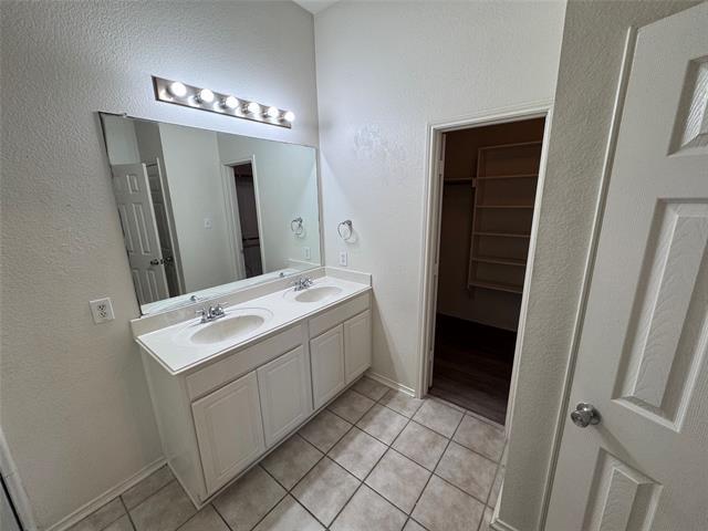 Building Photo - 2110 Fresia Ln