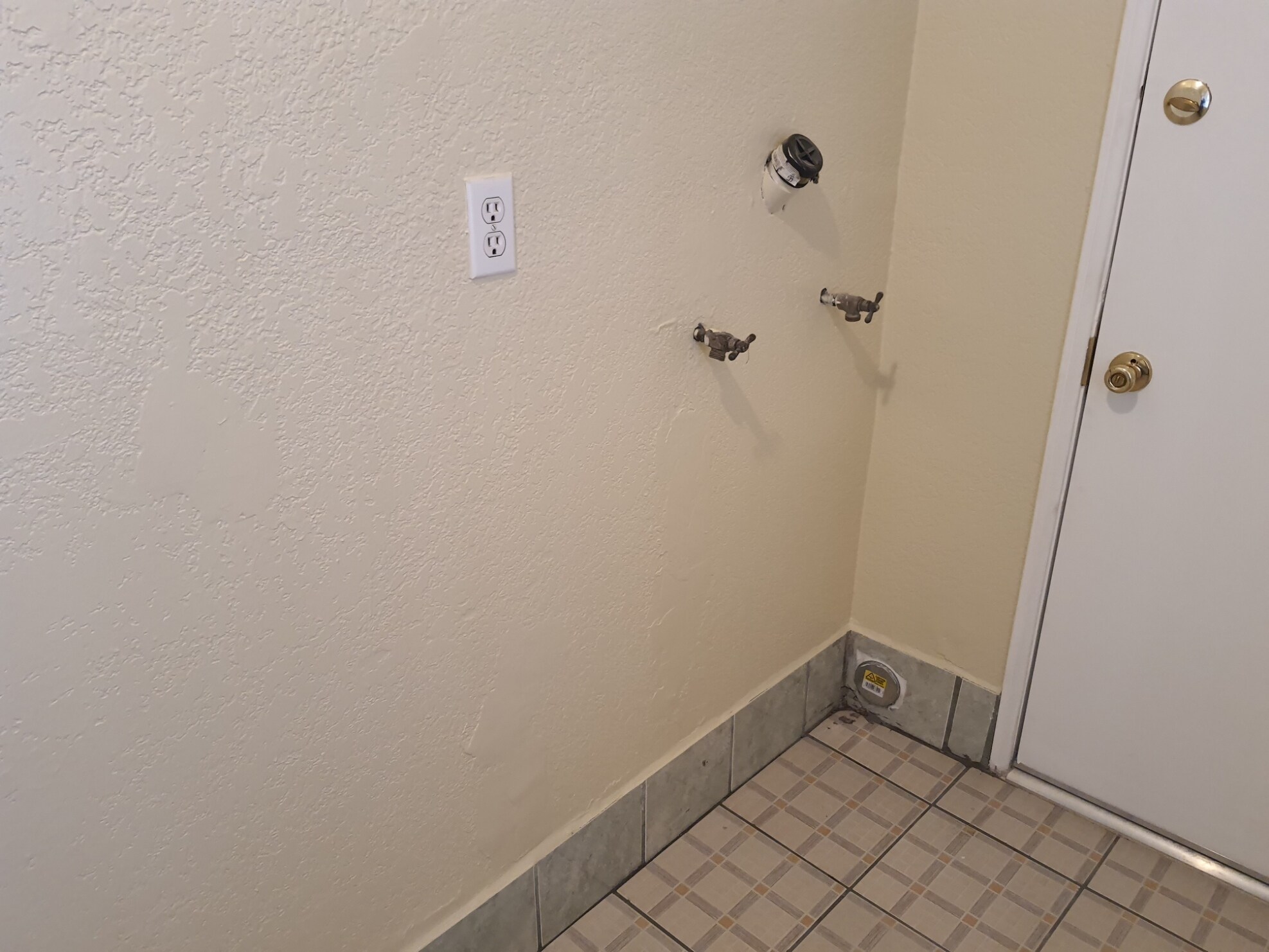 Laundry Hook-ups - 4226 Wall St