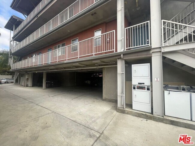 Primary Photo - 1186 W 36th St