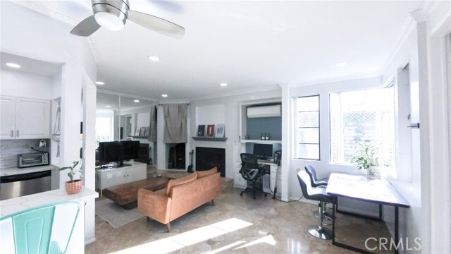 Building Photo - 2575 E 19th St