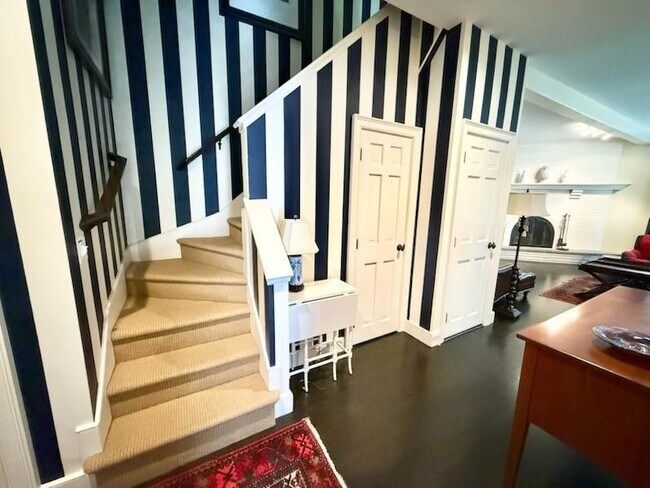 Building Photo - 448 Gibbs Ave