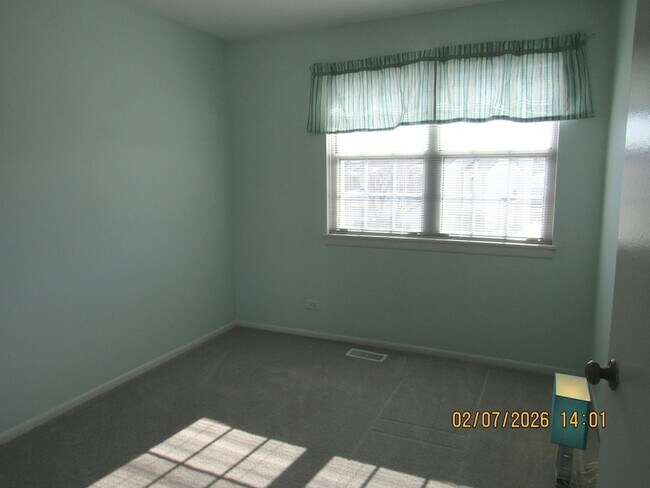 Building Photo - 718 Sturnbridge Ln