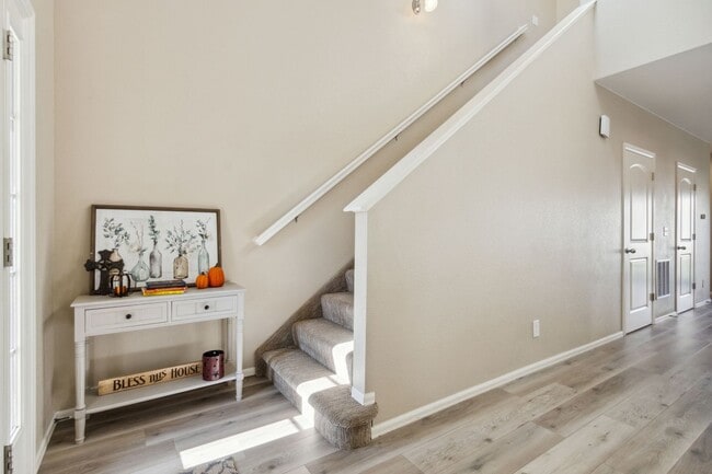 Building Photo - Modern and Updated 3-Bedroom, 2.5 Bathroom Home with Solar in Windshire Park