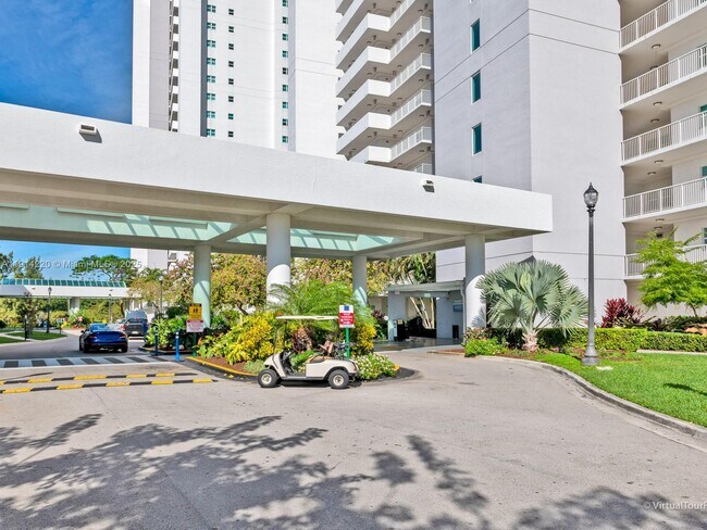 Building Photo - 15051 Royal Oaks Ln