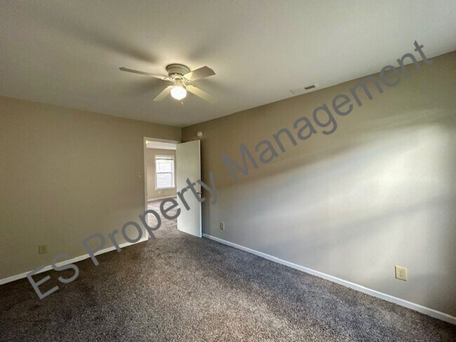 Building Photo - Great 3 Bedroom 2.5 Bathroom Two Story Home with Loft in Lawrence!