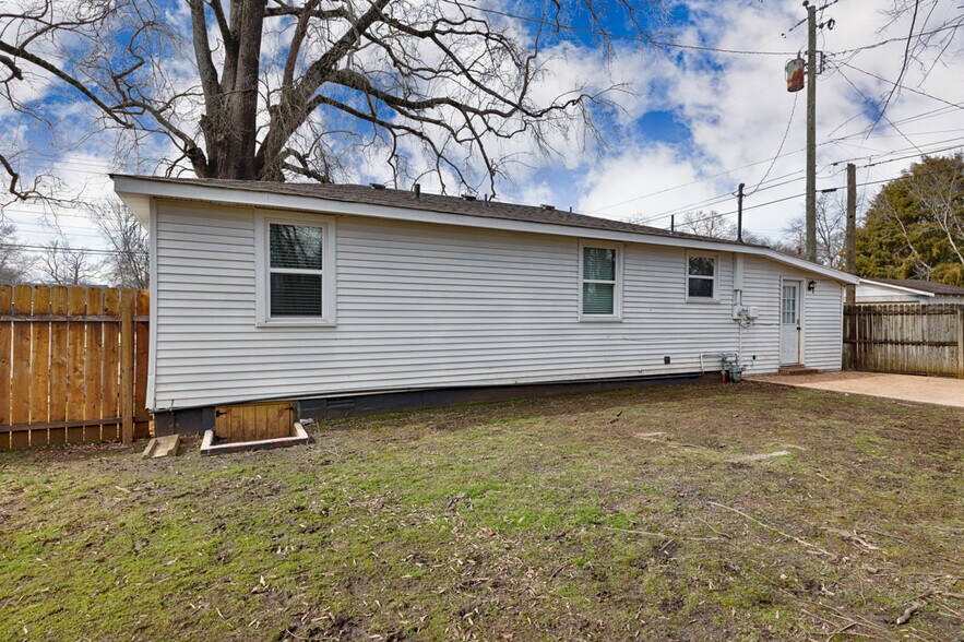 Building Photo - 2207 4th St SW