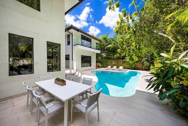 Building Photo - 3900 Douglas Rd