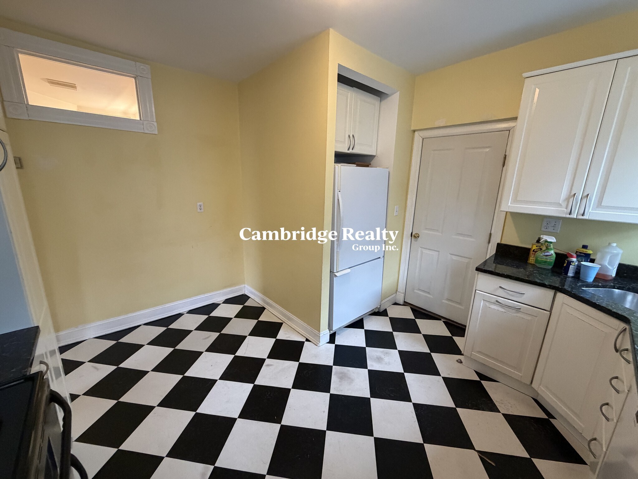 Building Photo - 88 Putnam Ave