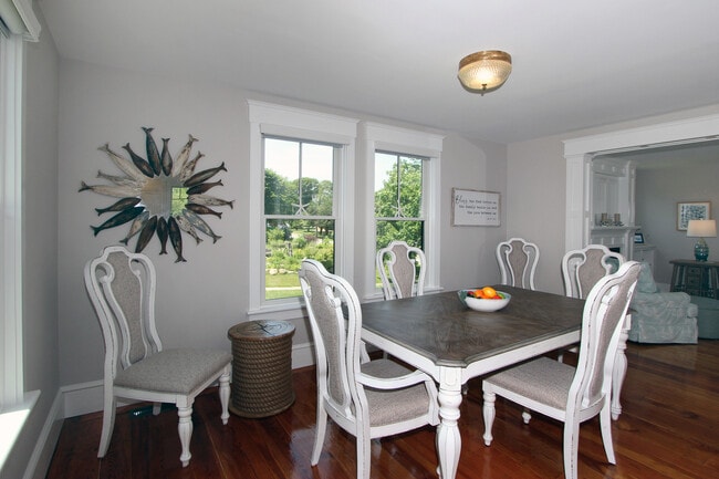 Building Photo - 351 Barlows Landing Rd