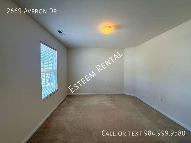 Building Photo - 2669 Averon Dr