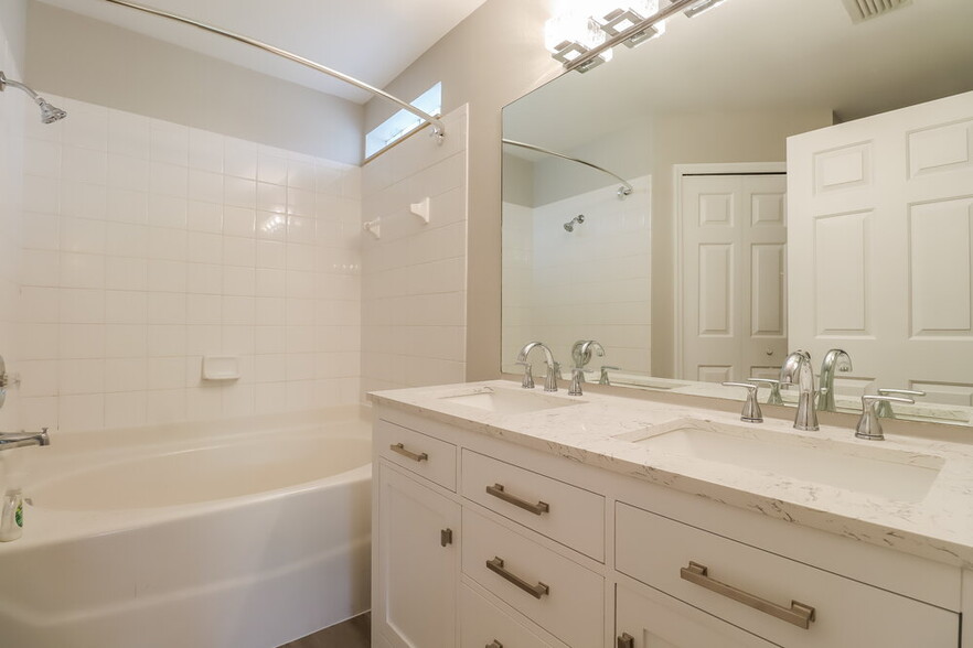 Building Photo - 732 Cape Cod Cir