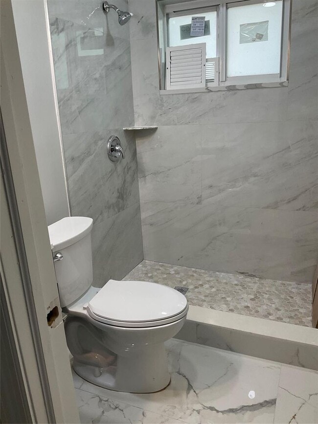 Building Photo - 642 NW 14th Way