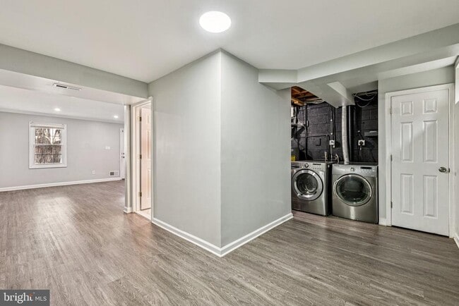 Building Photo - 2905 Wren Ct