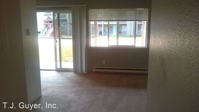 Building Photo - 1 br, 1 bath Apartment - 4702 108th Street...