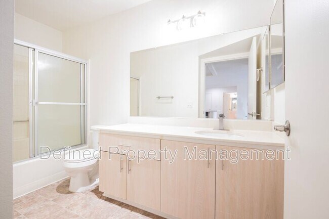 Building Photo - 10020 Zelzah Ave