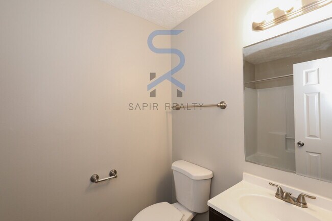 Building Photo - Move in before October 31st and get a $250...