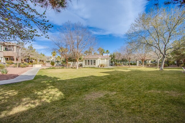 Building Photo - 10809 Garden Mist Dr