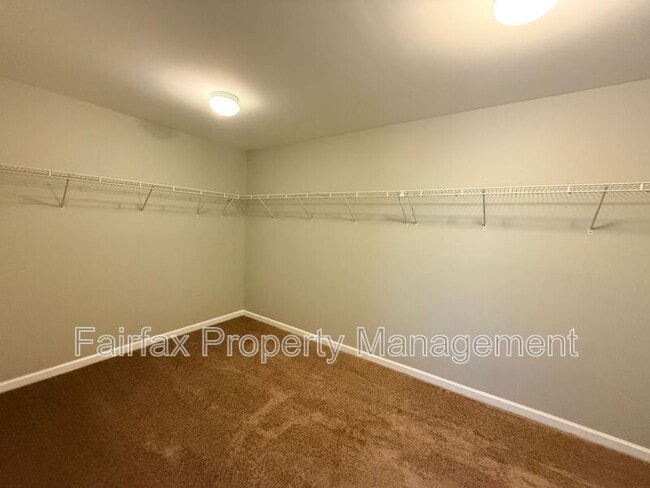 Building Photo - 127 Rosebud Ln