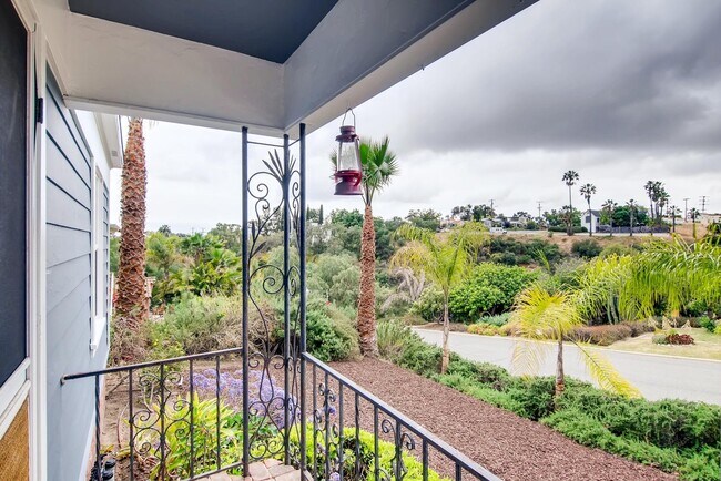 Building Photo - Charismatic 2 Bedroom/1 Bath Home For Rent in South Park!