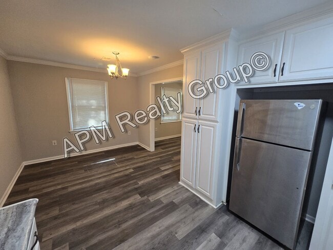 Building Photo - Three bedroom house in Eastover