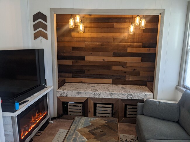 Building Photo - Jackson Street Homes