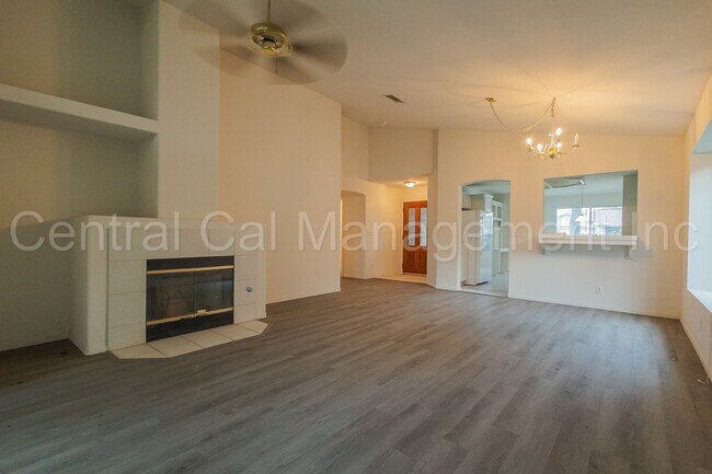 Building Photo - 3 Bedroom/2 Bath Home in RiverLakes - $225...
