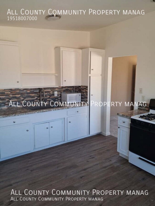 Building Photo - 6082 Daisy-
