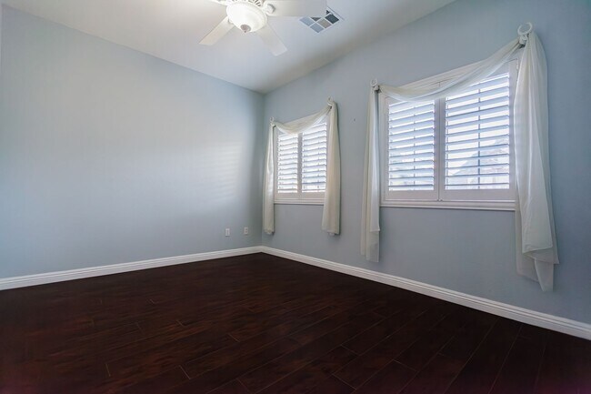 Building Photo - Queensridge Home