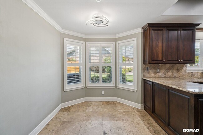 Building Photo - Spacious 4BR House in Pensacola; Pool