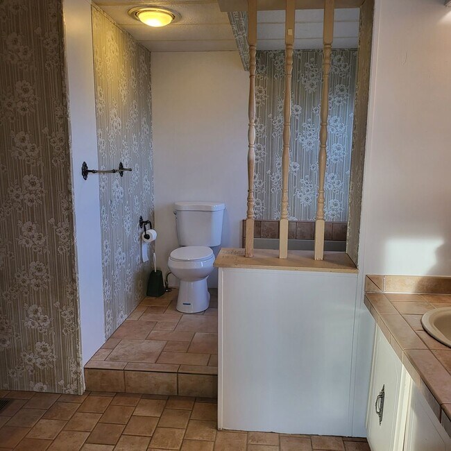 Building Photo - 2 Bedroom With a Great View
