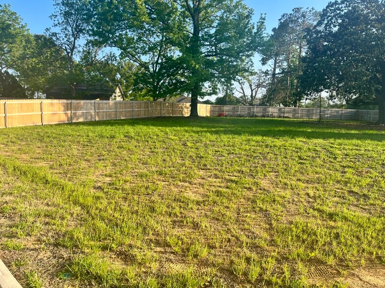 Building Photo - 15849 Avery Ln