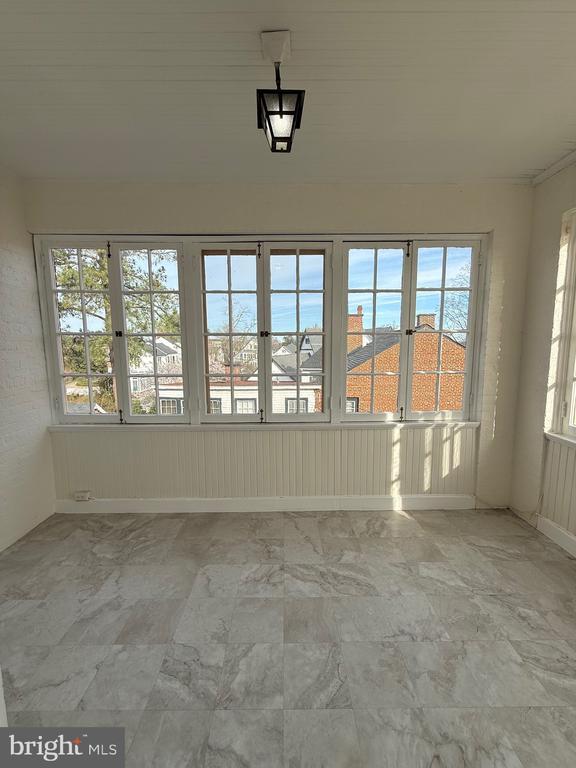 Building Photo - 702 Prince Edward St