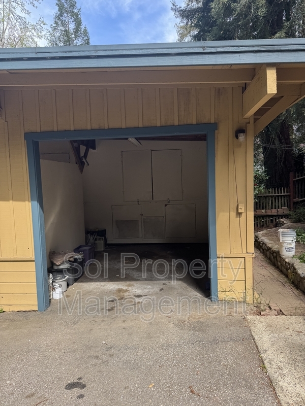Building Photo - 156 Hillside Ave