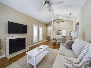 Building Photo - 711 W 21st St