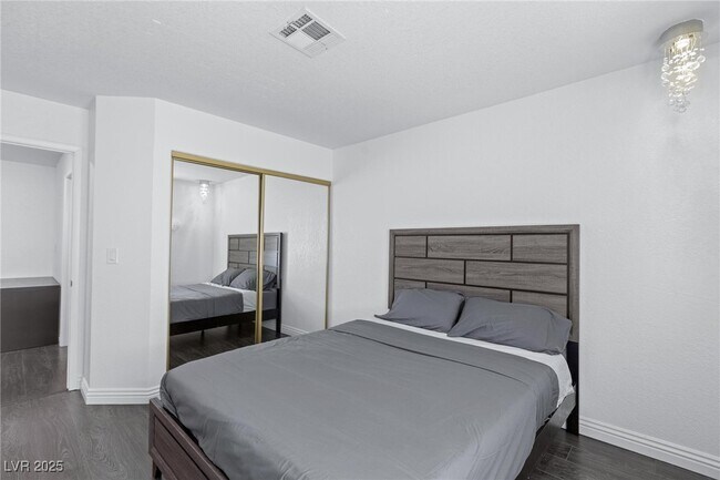 Building Photo - 2932 Whalers Cove Cir