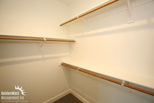 Building Photo - Modern 4Bdm 4.5 Ba Townhome in Desirable Las Vegas Community