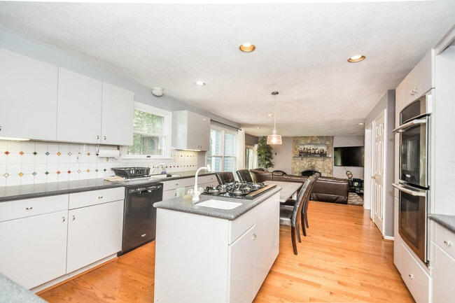 Building Photo - 8 Patriot Way