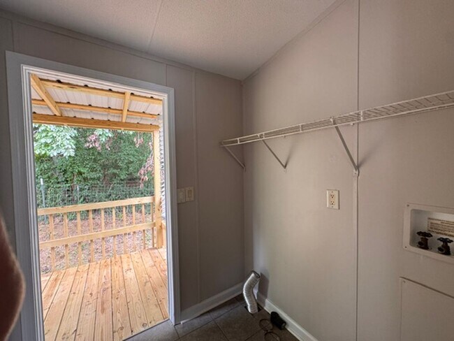 Building Photo - 1635 Pine Lake Dr