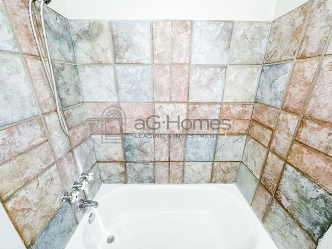 Building Photo - 2212 Doris Ave