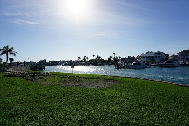 Building Photo - 340 Pinellas Bayway S