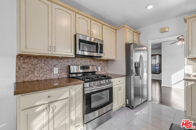 Building Photo - 6701 Blewett Ave