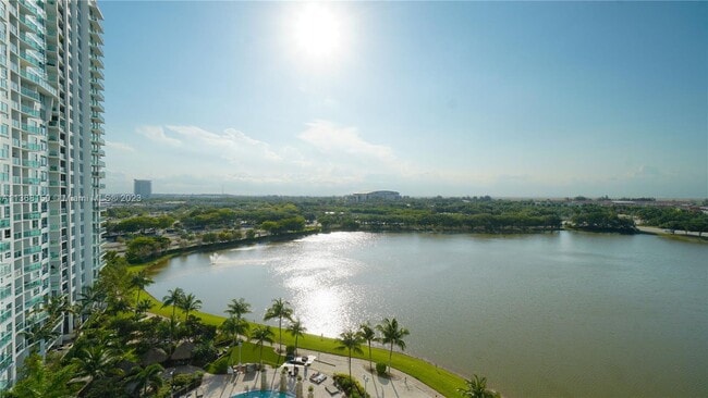 Building Photo - 2641 N Flamingo Rd