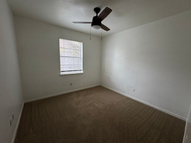 Building Photo - 2208 Chafin Dr