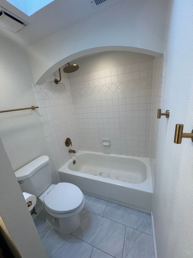 Building Photo - Gorgeous 3 Bedroom • 2.5 Bath Home Recently Remodeled and Ready for you!