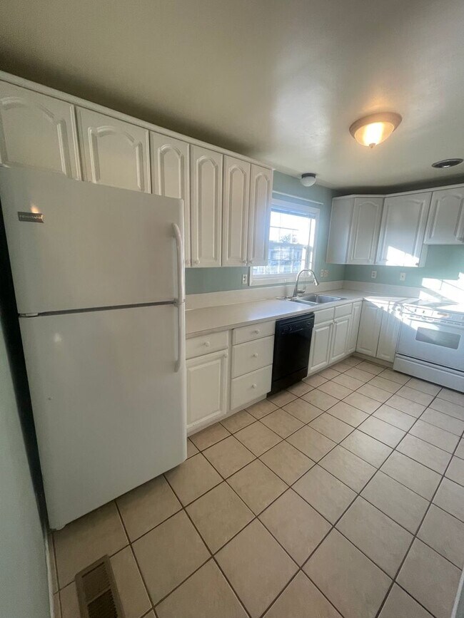 Building Photo - Charming 3 Bedroom Home Lebanon Home with Large Fenced Yard! **$500.00 Off First Full Month's Ren...